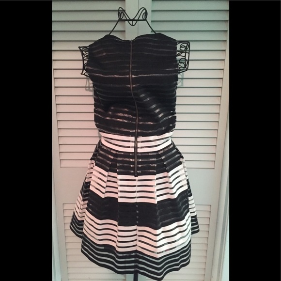 Sugar + Lips Crinolines Sleeveless Dress - Picture 4 of 6